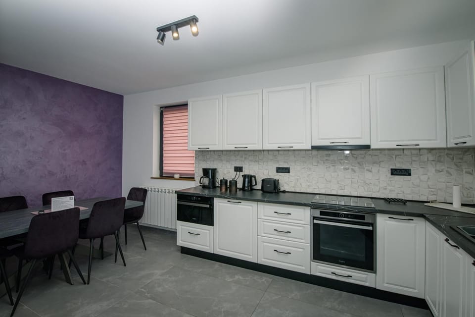 Kitchen or kitchenette, Dining area, dishwasher, minibar, pet friendly, stove, toaster