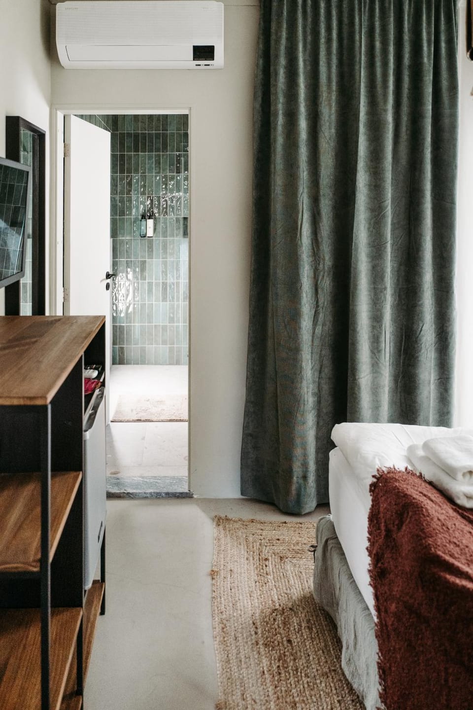 TV and multimedia, Bedroom, air conditioner
