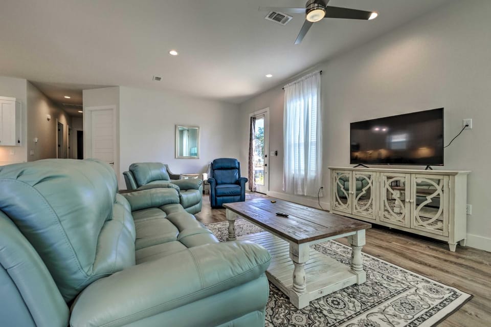 Spacious Gulfport Home - Walk to Beach! House in Gulfport