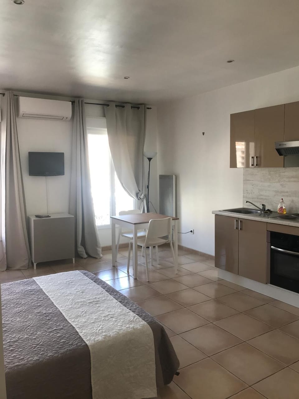 Studio 2ème étage vue sur Quai et Mont Saint Clair Apartment in Occitanie