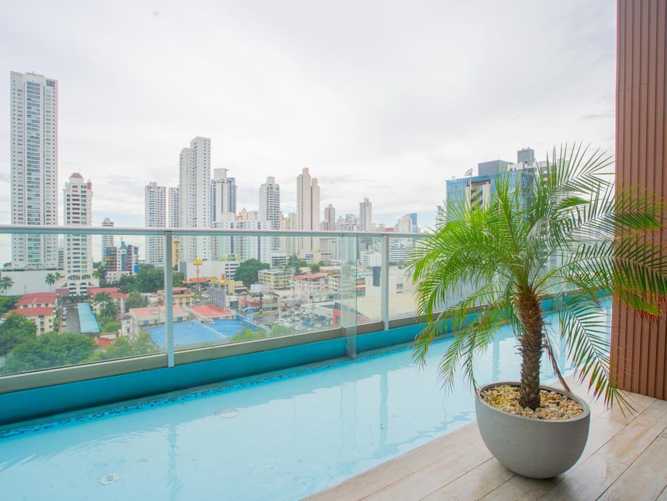 View (from property/room), Balcony/Terrace, City view, Pool view