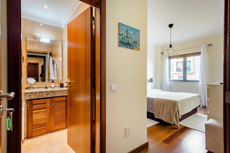 People, Bathroom, Photo of the whole room, Bedroom, towels, wardrobe