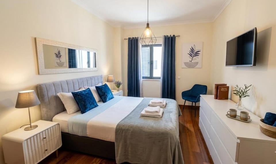 Decorative detail, Decorative detail, Bedroom, furniture, furniture, towels, towels, VIP, wardrobe