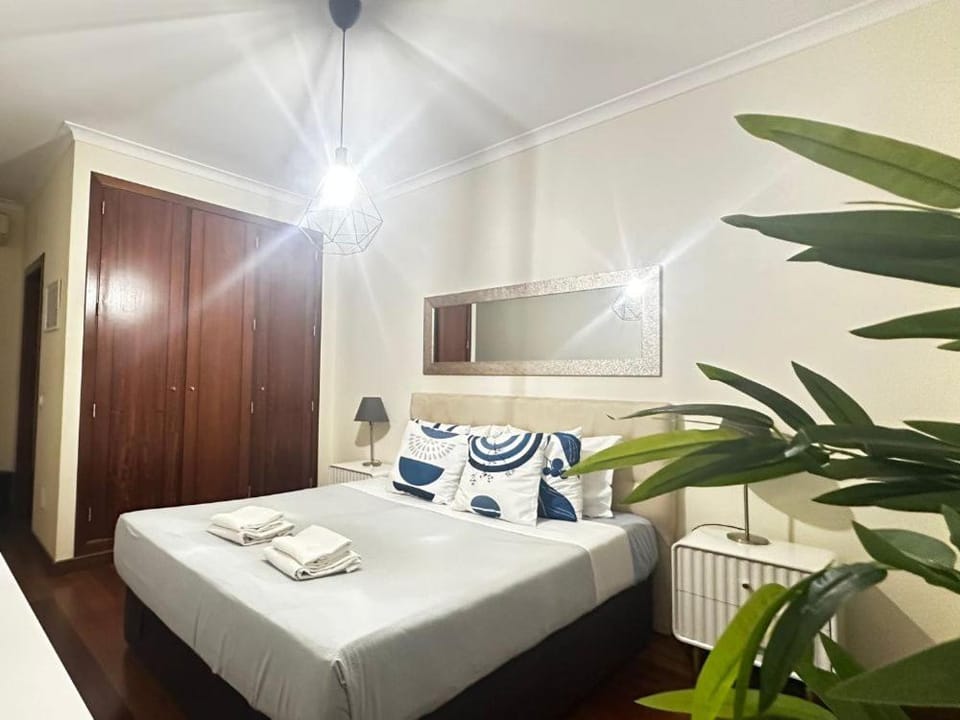 Toilet, Bed, Bedroom, wardrobe