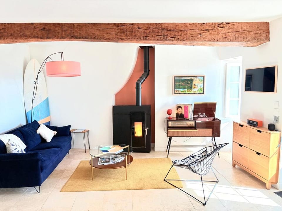 TV and multimedia, Living room, fireplace