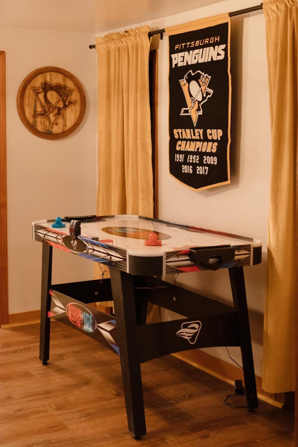 Pittsburgh's South Side 3BD 2 miles to PNC park House in Pittsburgh