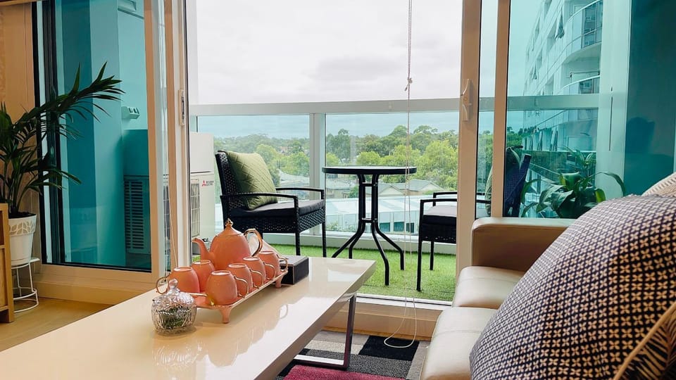 Property building, Day, Balcony/Terrace, Dining area, Garden view