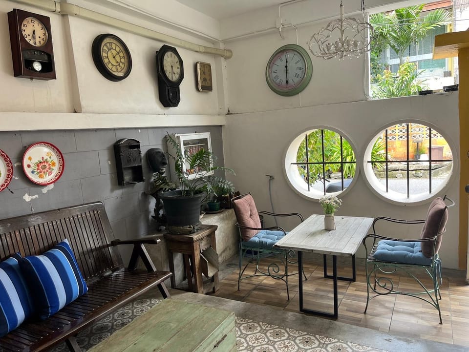 Seating area, Dining area