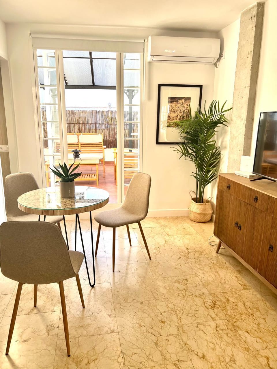 Living room, Dining area