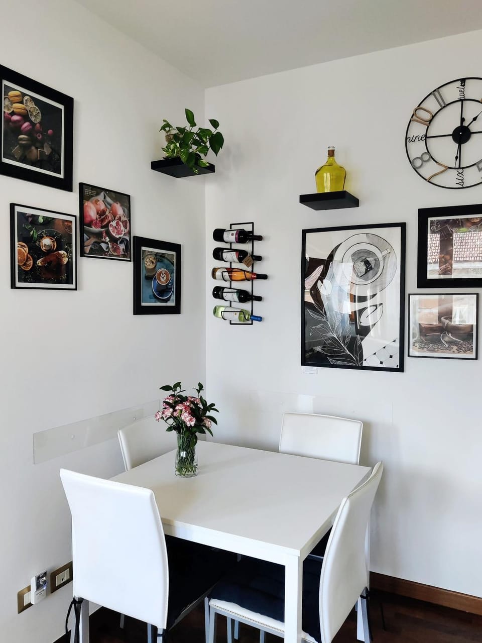 Decorative detail, Floor plan, Dining area, Breakfast, Lunch, kitchen
