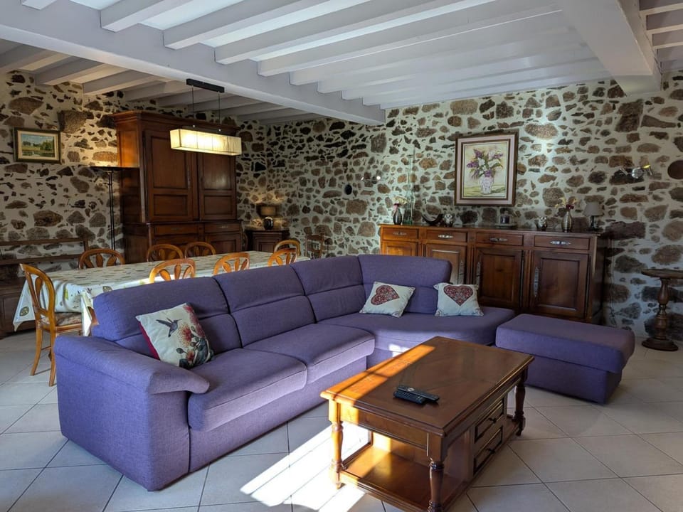 Gîte 17ème siècle avec piscine privée et jardin, animaux acceptés Country House in Nouvelle-Aquitaine