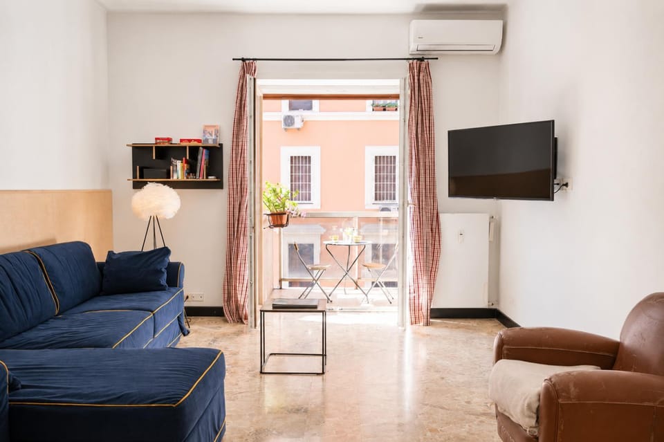 TV and multimedia, Balcony/Terrace, Living room, Seating area, air conditioner