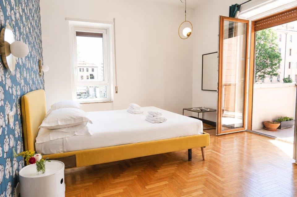 Bed, Photo of the whole room, towels, wardrobe