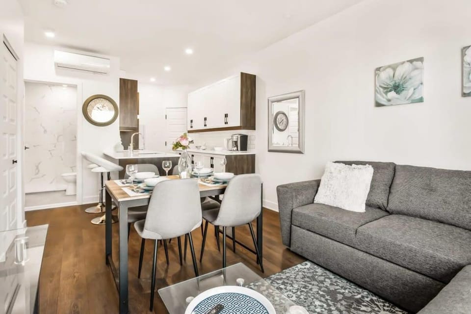 Le Mile End by M11 - Upscale 1 BDR with Sofa Bed Apartment in Laval