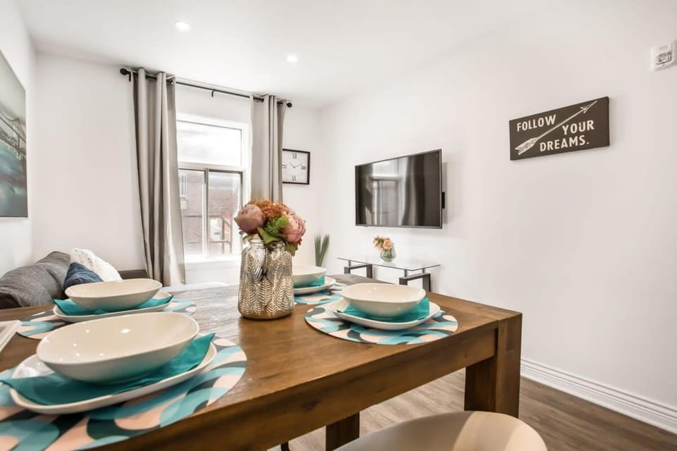 Le Mile End by M11 - Modern Studio Apartment in Laval