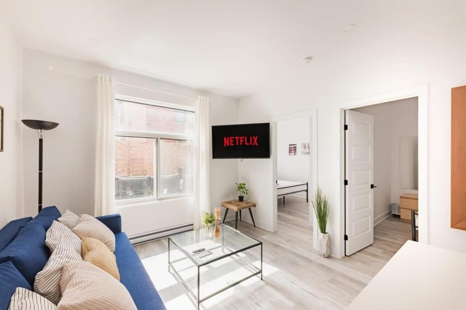 Le Mile End by M11 - Modern 2BDR with Sofa Bed Apartment in Laval