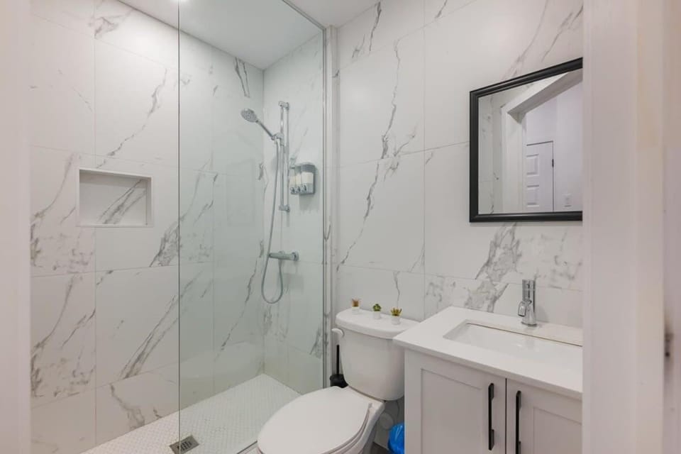 Le Mile End by M11 - Spacious 2BDR Unit with Sofa Bed Apartment in Laval
