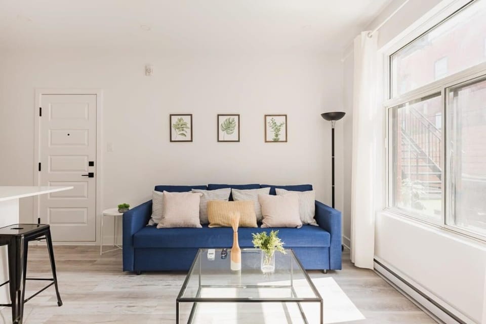 Le Mile End by M11 - Spacious 2BDR Unit with Sofa Bed Apartment in Laval
