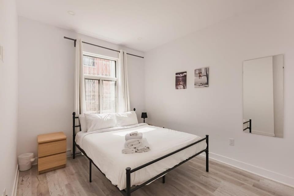 Le Mile End by M11 - Spacious 2BDR Unit with Sofa Bed Apartment in Laval