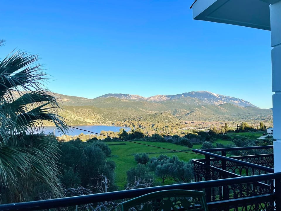 Day, Natural landscape, Balcony/Terrace, Lake view, Mountain view, Sea view