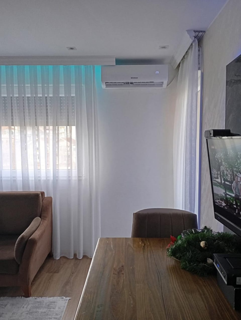 Seating area, Evening entertainment, air conditioner