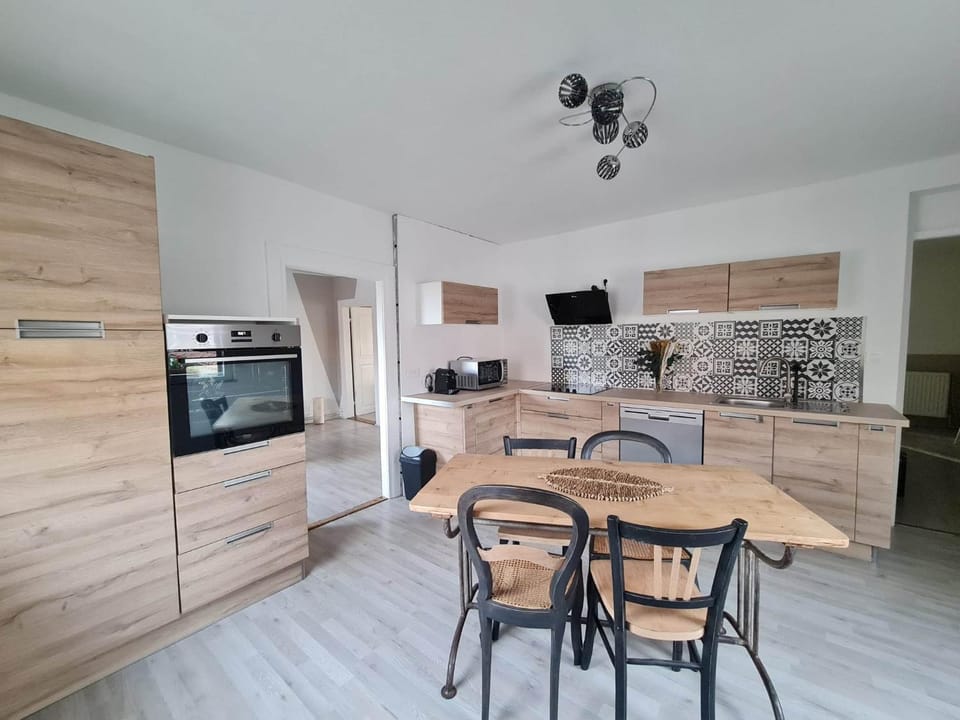 Dining area, minibar, pet friendly, stove