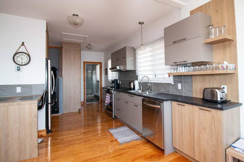 Coffee/tea facilities, Kitchen or kitchenette, dishwasher, pet friendly, toaster