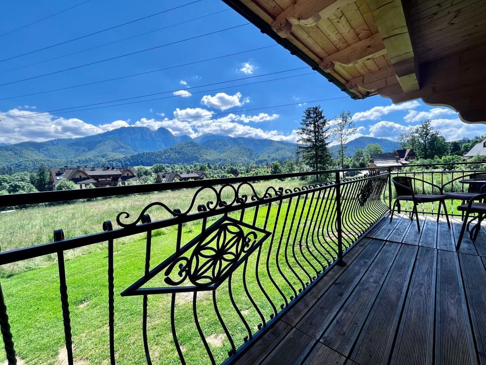 Property building, Spring, View (from property/room), Balcony/Terrace, Garden view, Garden view, Mountain view, Mountain view