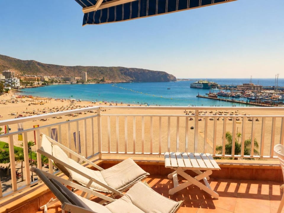 Penthouse Horizon première ligne de mer grande terrasse et vue panoramique sur l'océan Apartment in Los Cristianos