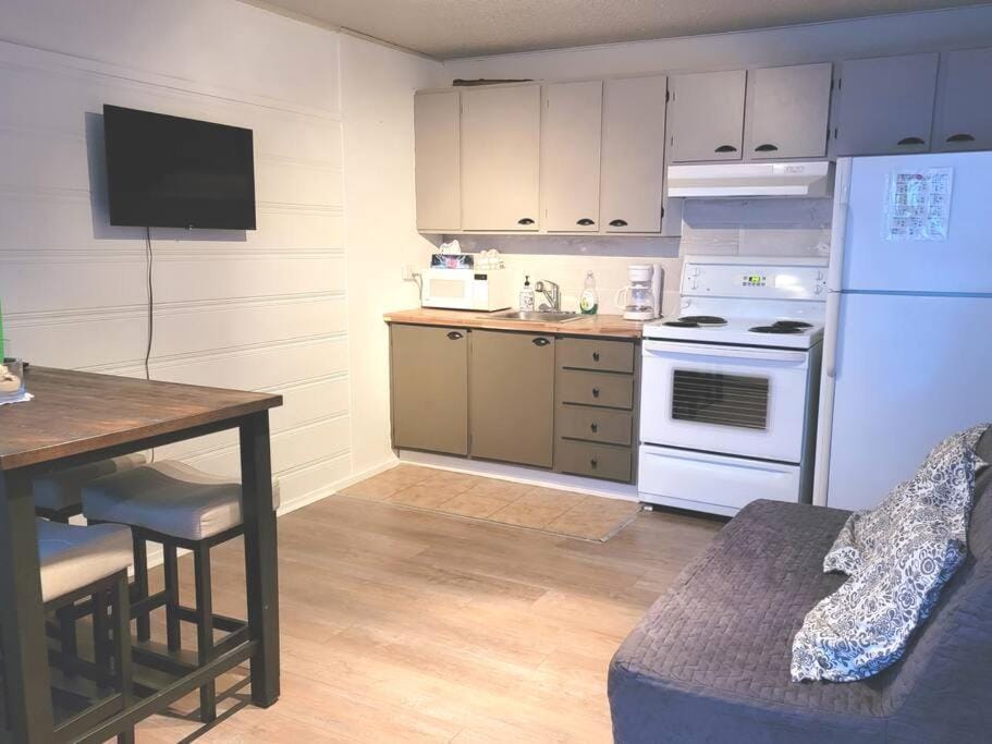 TV and multimedia, Kitchen or kitchenette, Living room, Dining area