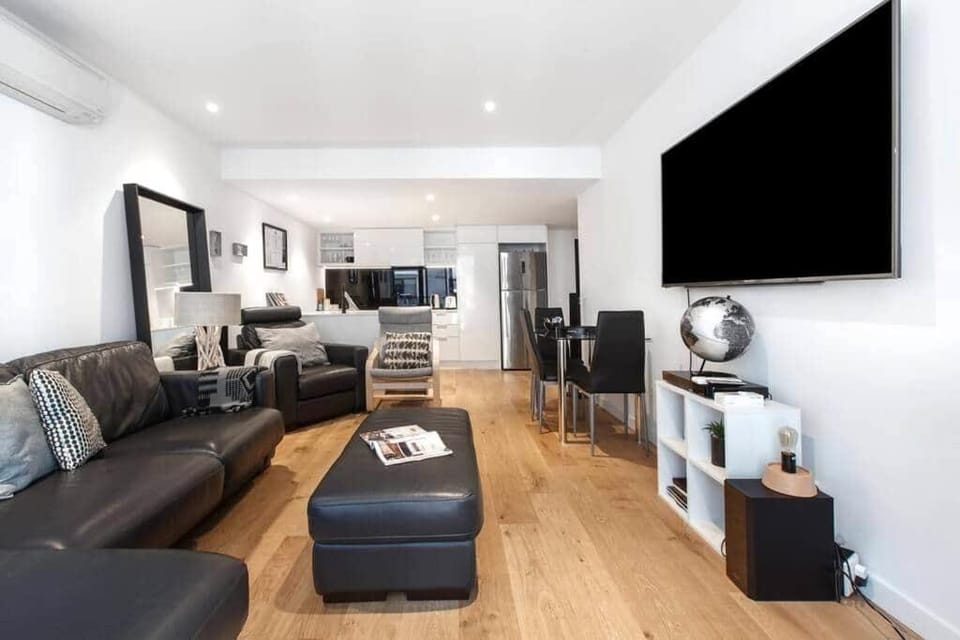 Communal lounge/ TV room, TV and multimedia, Kitchen or kitchenette, Living room, Seating area