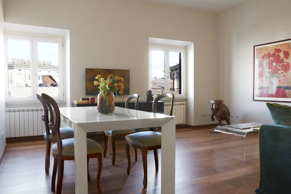 Communal lounge/ TV room, TV and multimedia, Living room, Seating area, Dining area