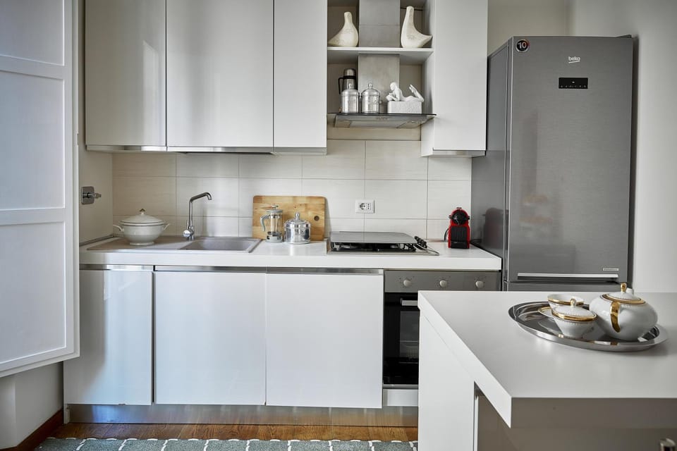 Coffee/tea facilities, Kitchen or kitchenette, oven, stove, kitchen