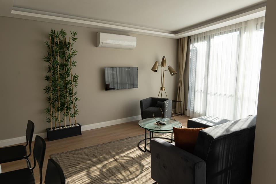 TV and multimedia, Living room, Seating area, Dining area, Evening entertainment, hair dresser, air conditioner