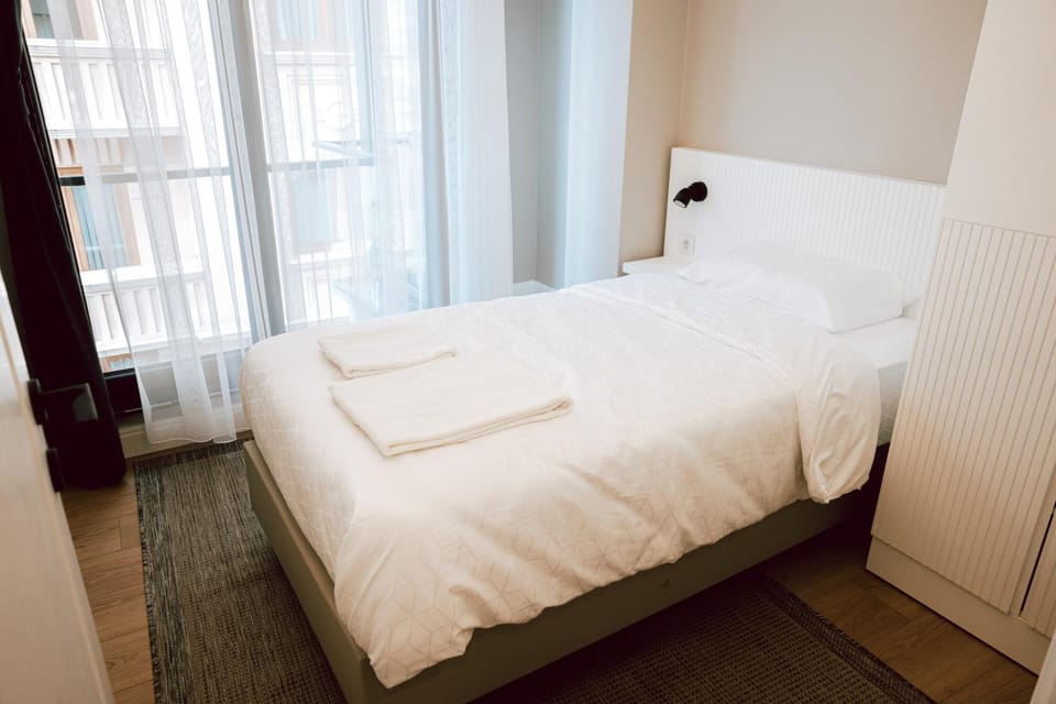 Bed, Photo of the whole room, Bedroom, towels
