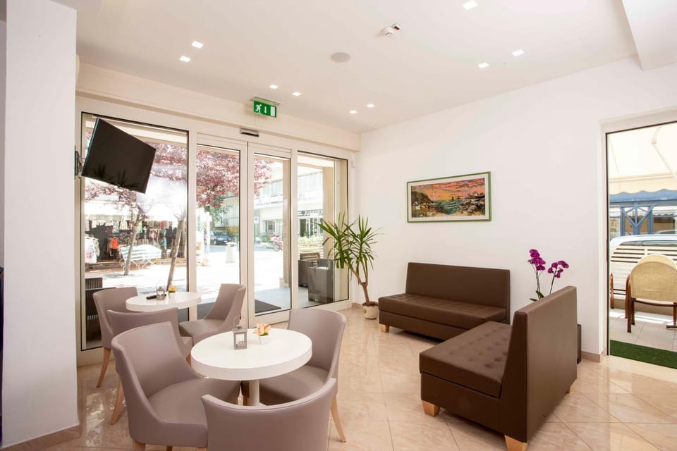 Communal lounge/ TV room, Living room