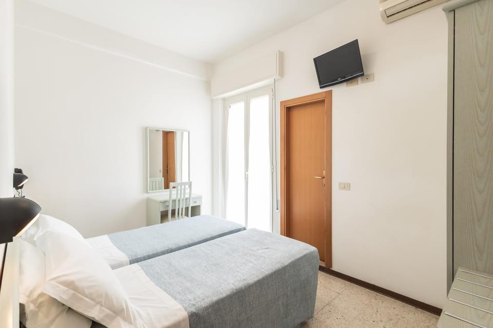 Bed, Balcony/Terrace, Bedroom, air conditioner