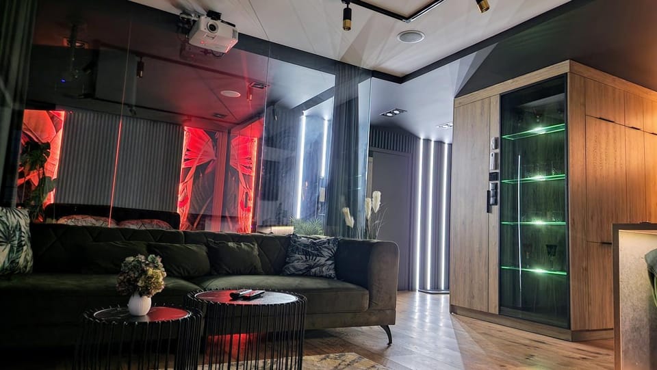 Apartament Czarna Perła z dużym tarasem NA Dachu 75m2 , PROJEKTOR ,garaż podziemny Apartment in Poland