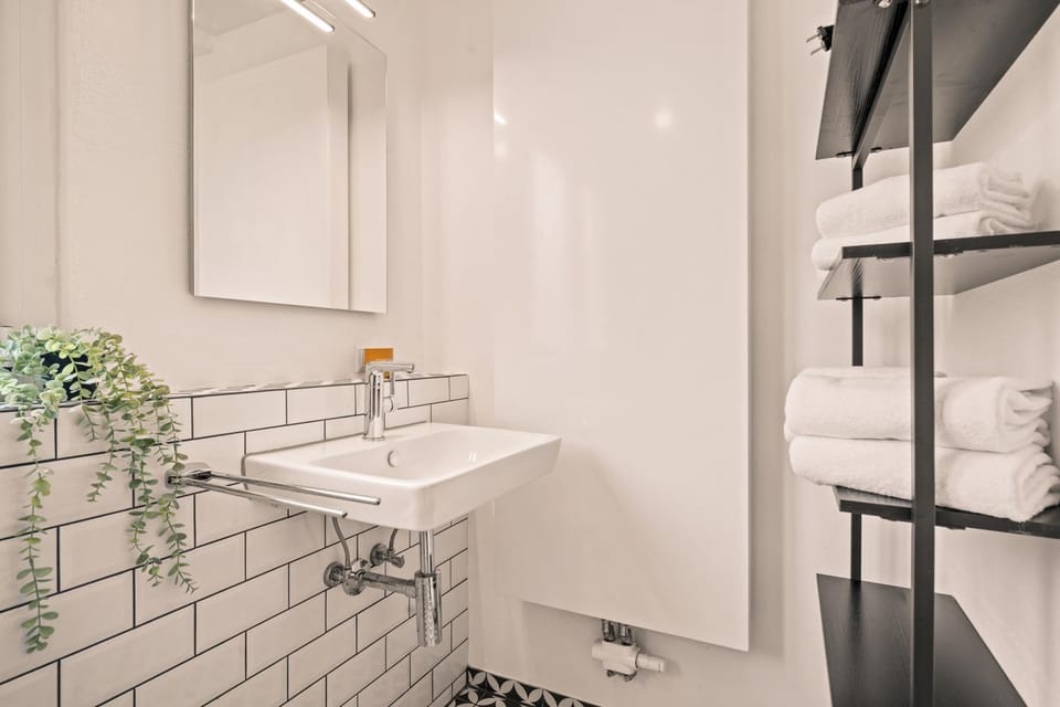 Shower, Bathroom, towels