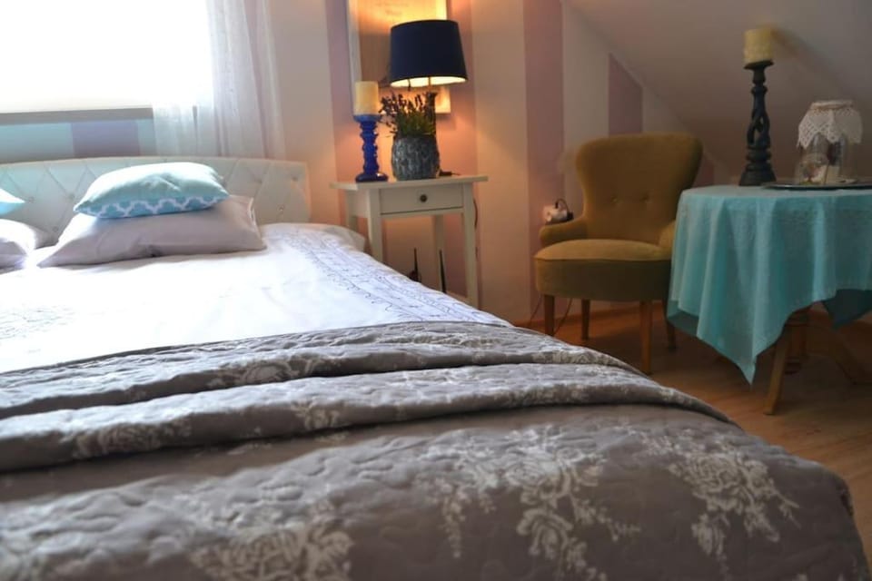 Bed, Bedroom