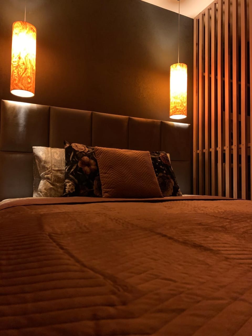 Bed, Living room, Photo of the whole room, Seating area, Bedroom