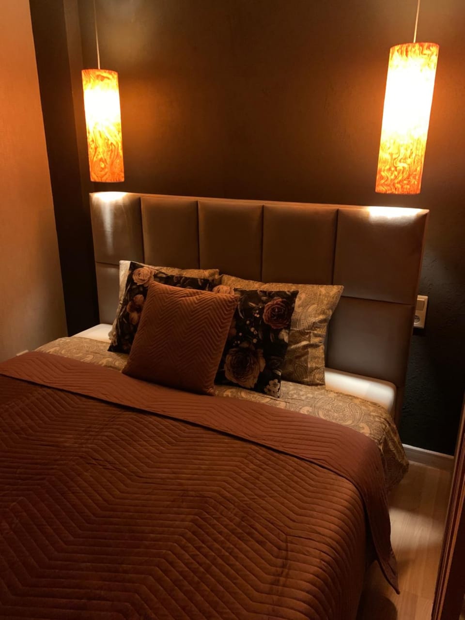 Bed, Living room, Photo of the whole room, Seating area, Bedroom