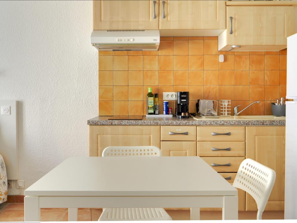 Kitchen or kitchenette, Dining area, stove, kitchen