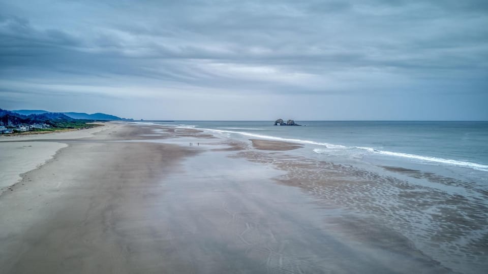 The Sand Castle - Meredith Lodging House in Rockaway Beach