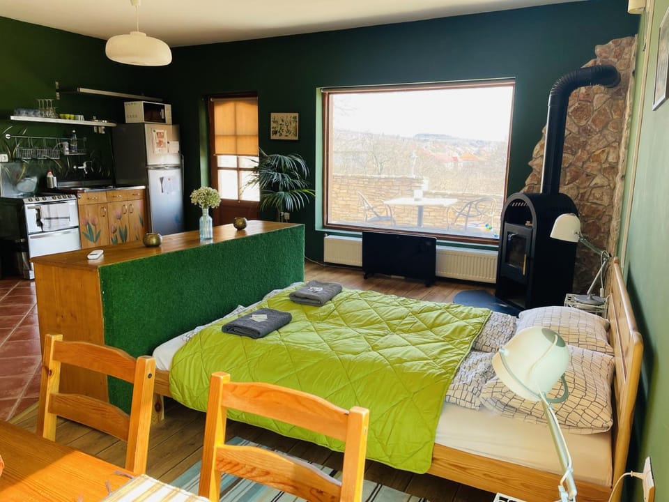 Garden, Dining area, Bedroom, Garden view, fireplace