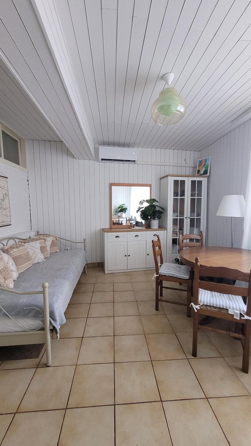 Living room, Dining area, air conditioner