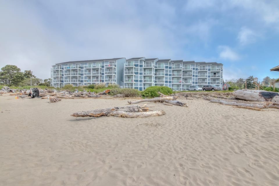 Waters Edge 407 House in Lincoln City
