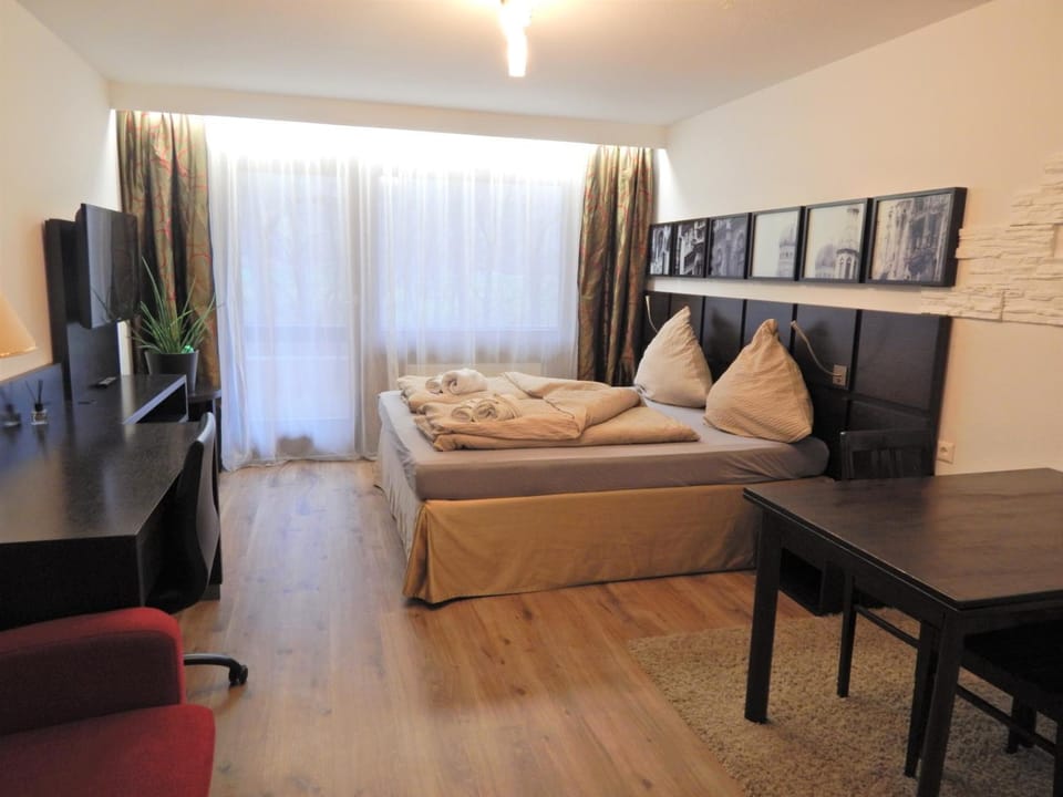 TV and multimedia, Balcony/Terrace, Living room, Dining area, Bedroom