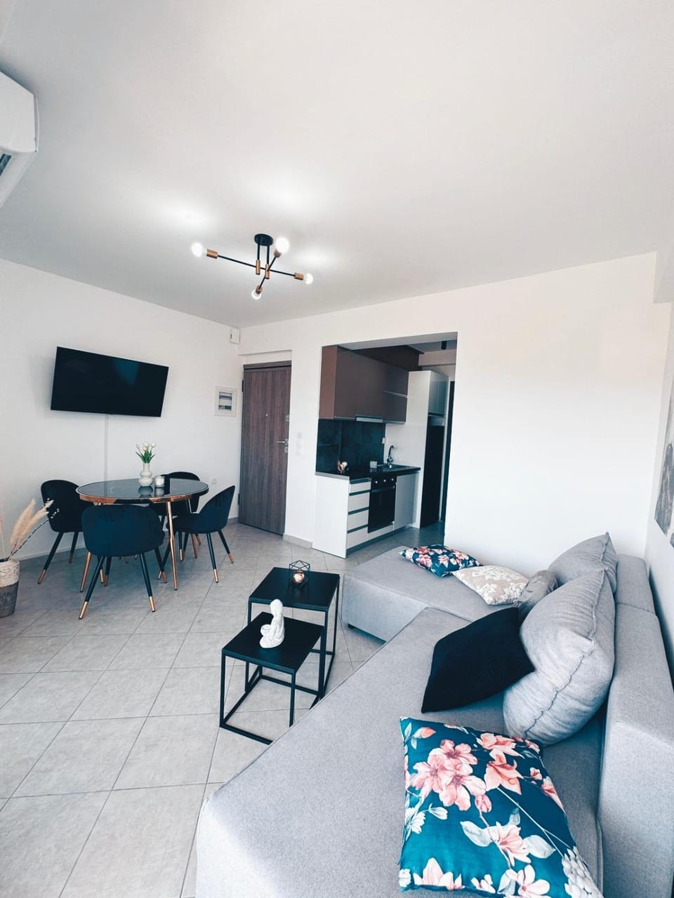 Living room, Seating area, Dining area