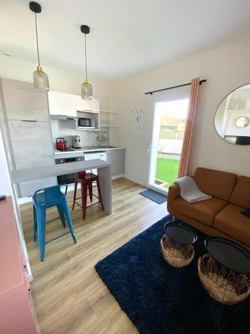 Kitchen or kitchenette, Living room, Seating area, Dining area, minibar, pet friendly, stove